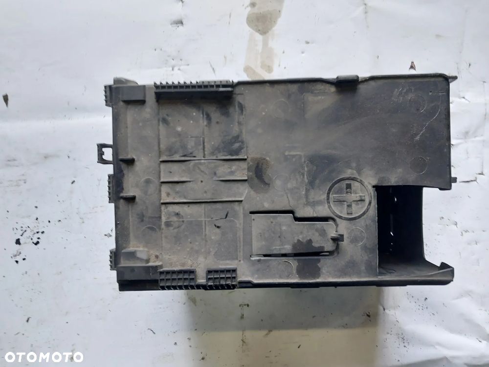 Klema plusowa moduł akumulatora bezpieczniki 1.6 VTI 9663704680 osłona podstawa na pod akumulator osłona górna pokrywa Peugeot 307 308 3008 407 Citroen Picasso C4 - 4