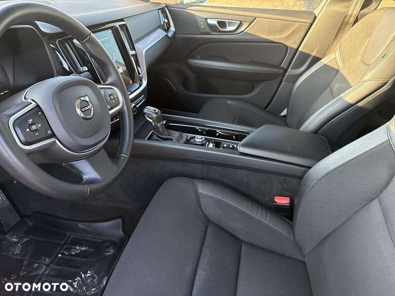 Volvo V60 T4 Momentum Pro - 11