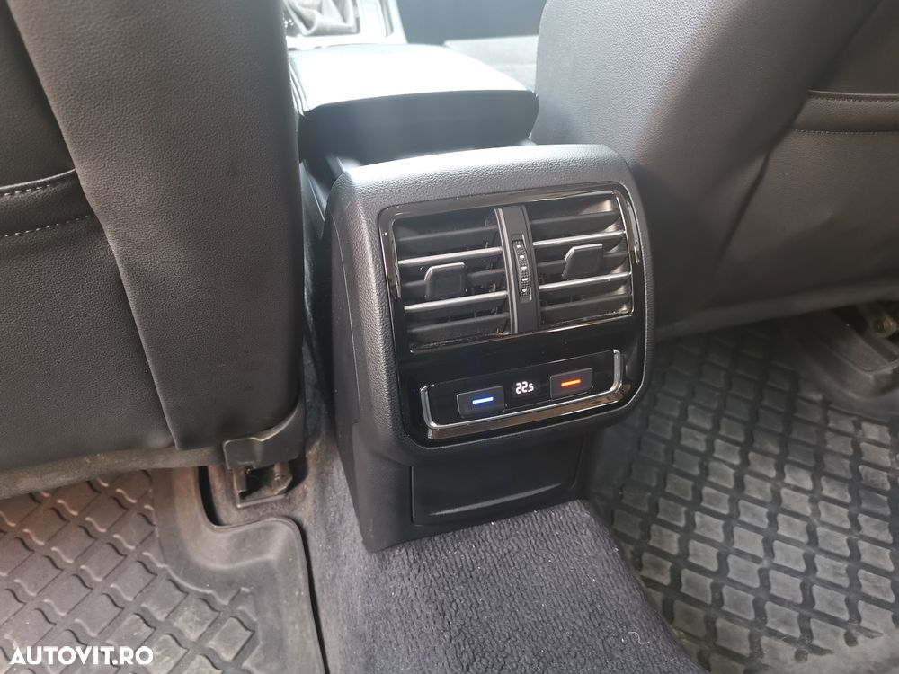 Volkswagen Passat Variant 2.0 TDI DSG 4Motion Highline - 30