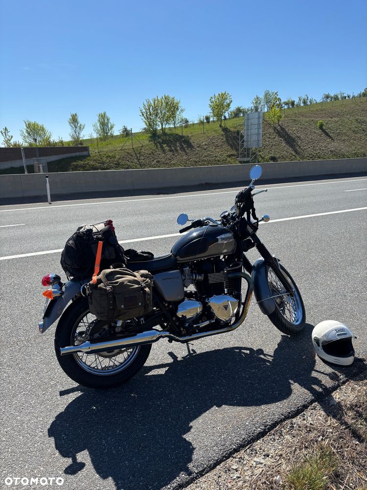 Triumph Bonneville - 22