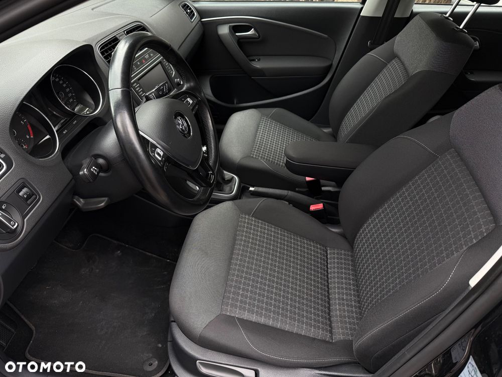 Volkswagen Polo 1.4 TDI (Blue Motion Technology) Comfortline - 24