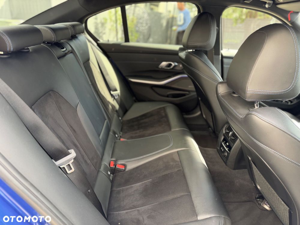 BMW Seria 3 320d xDrive M Sport - 24