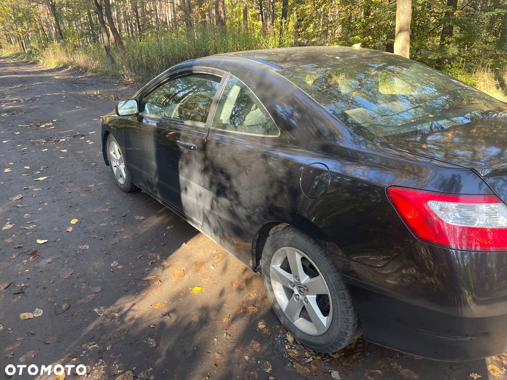 Honda Civic 1.8 LX Coupe - 8