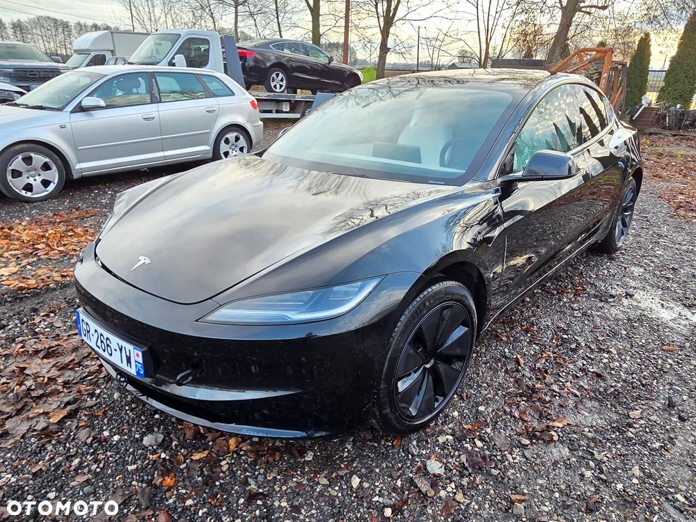 Tesla Model 3 - 1