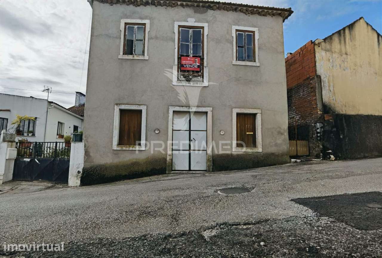 Moradia na aldeia do Espinheiro para restaurar - Grande imagem: 3/26