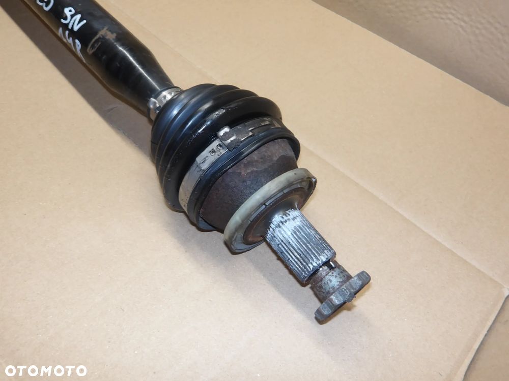 VW POLO IV 9N 3D 1.4B PÓŁOŚ PRAWA PRZEDNIA - 2