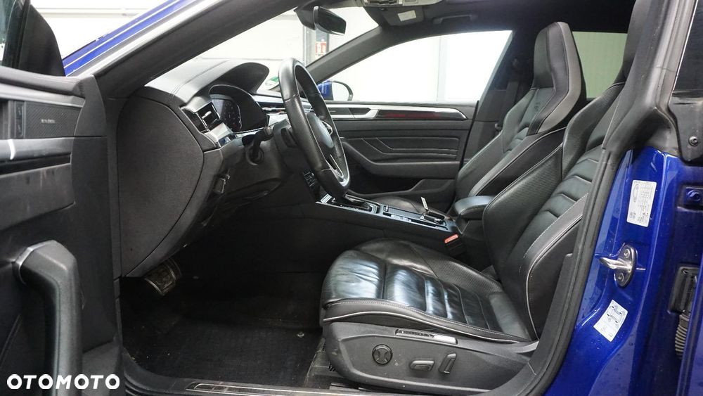 Volkswagen Arteon 2.0 TDI SCR DSG R-Line - 29