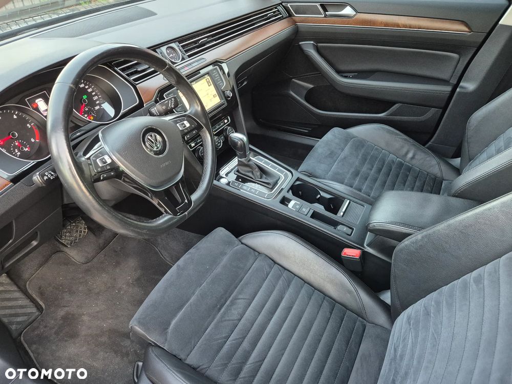 Volkswagen Passat 2.0 TDI Bi-Turbo BMT 4Mot Highline DSG - 9
