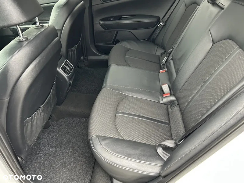 Kia Optima Plug-in Hybrid - 29