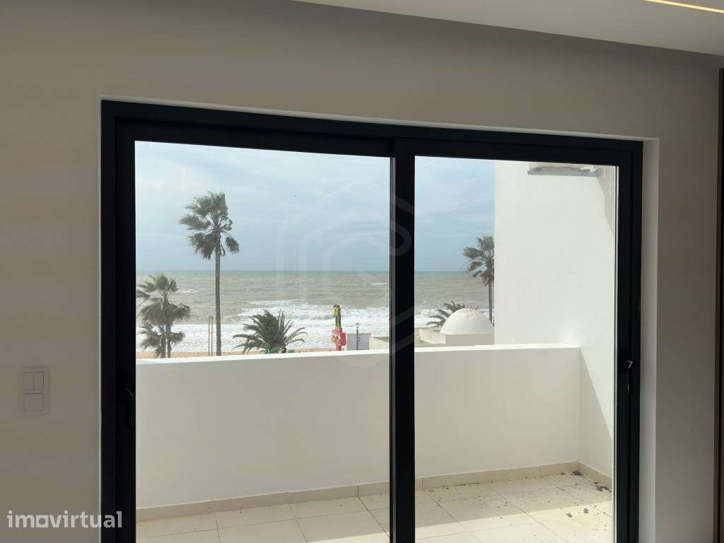 Apartamento T2 renovado, na primeira linha da praia em Quarteira, A... - Grande imagem: 3/23