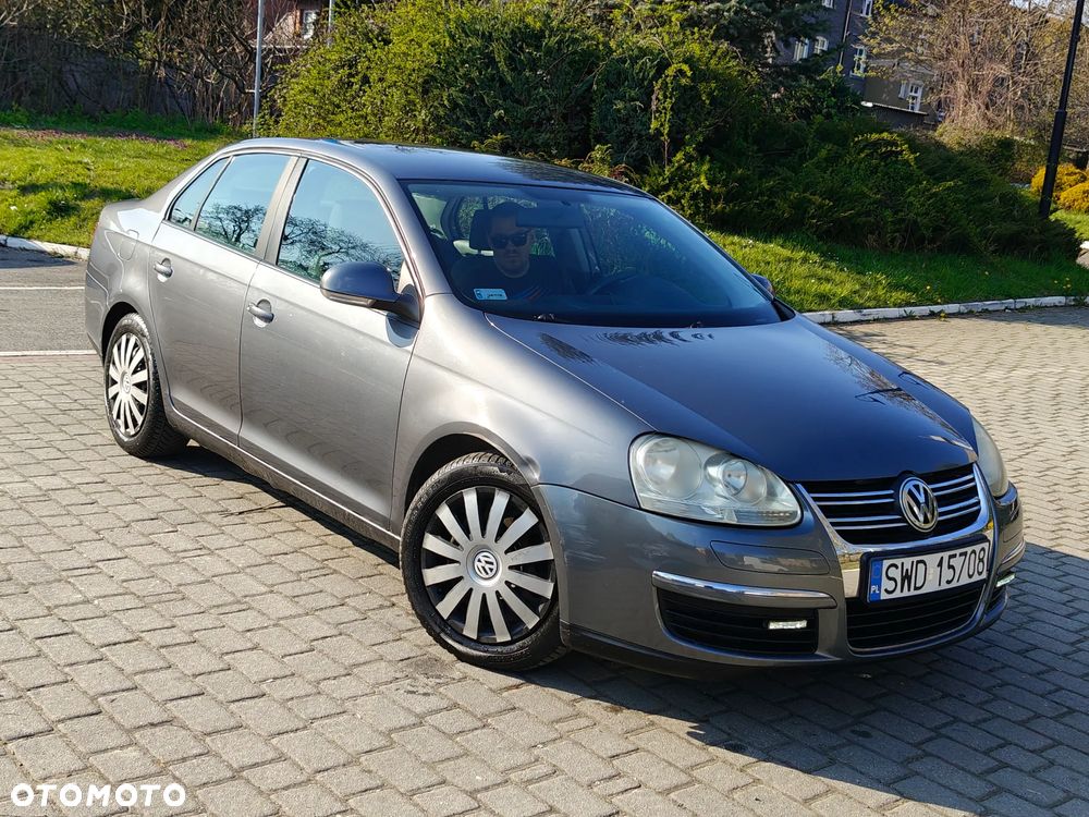 Volkswagen Passat 1.6 Comfortline - 4