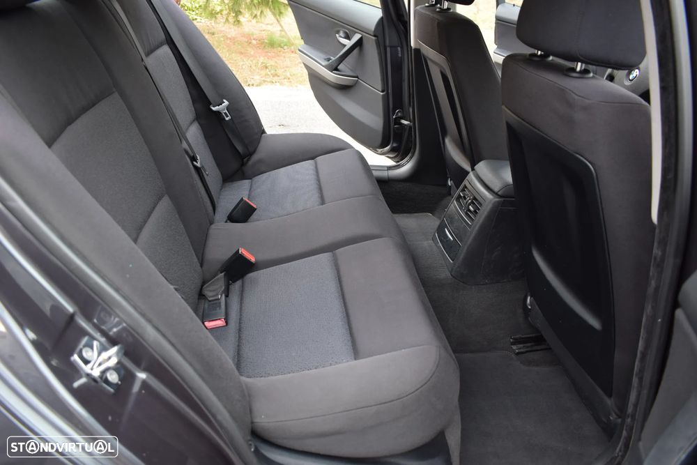 BMW 318 d Exclusive - 35