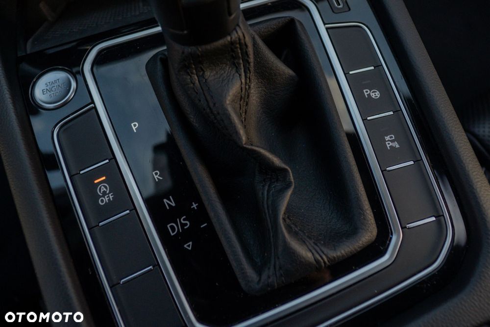 Volkswagen Passat 2.0 TDI Elegance DSG - 26