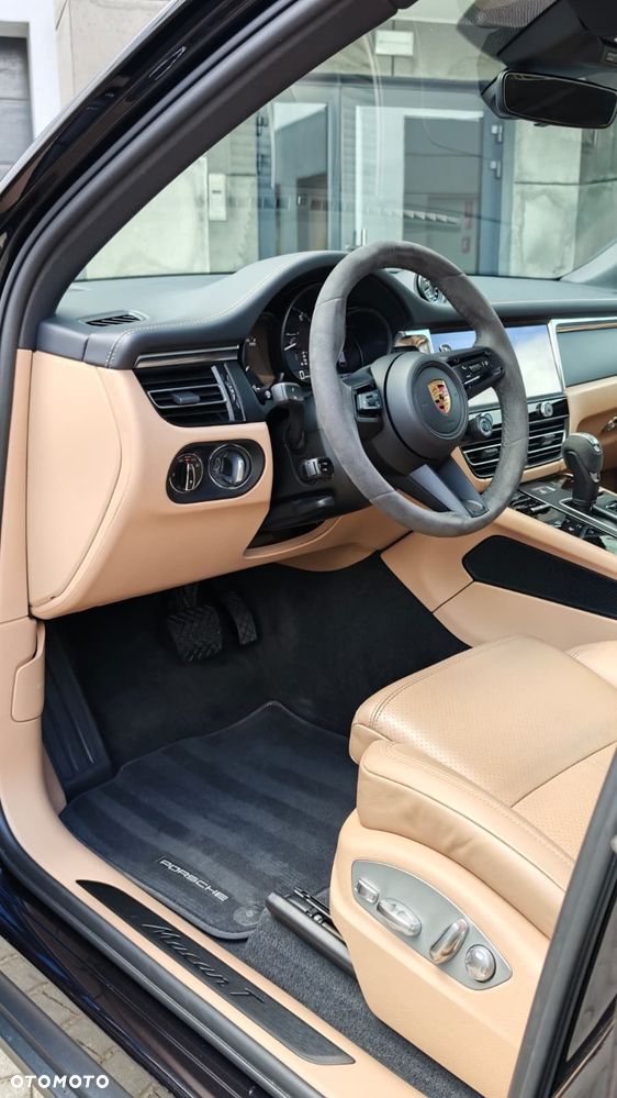 Porsche Macan T - 15