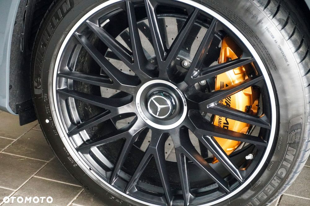 Mercedes-Benz GLS - 32