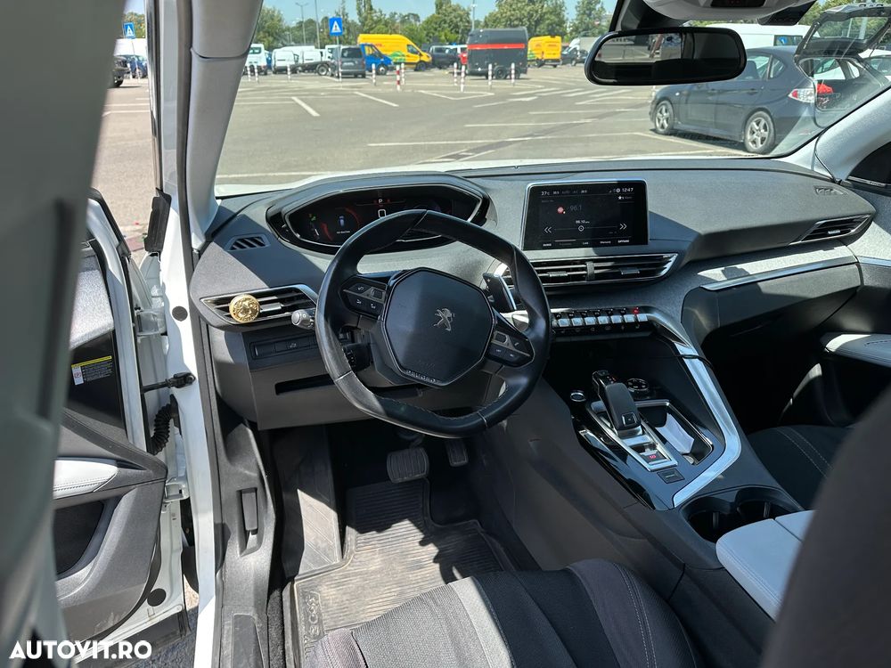 Peugeot 3008 1.6 PureTech Turbo S&S EAT8 Allure - 11