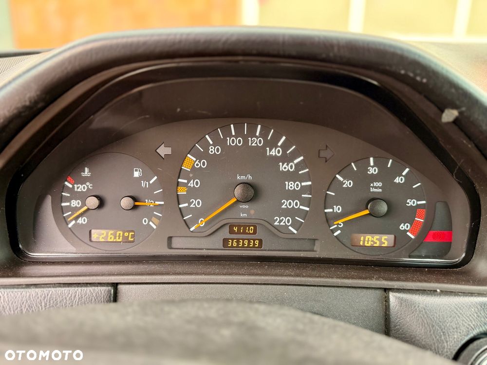 Mercedes-Benz Klasa E 250 D Avantgarde - 13