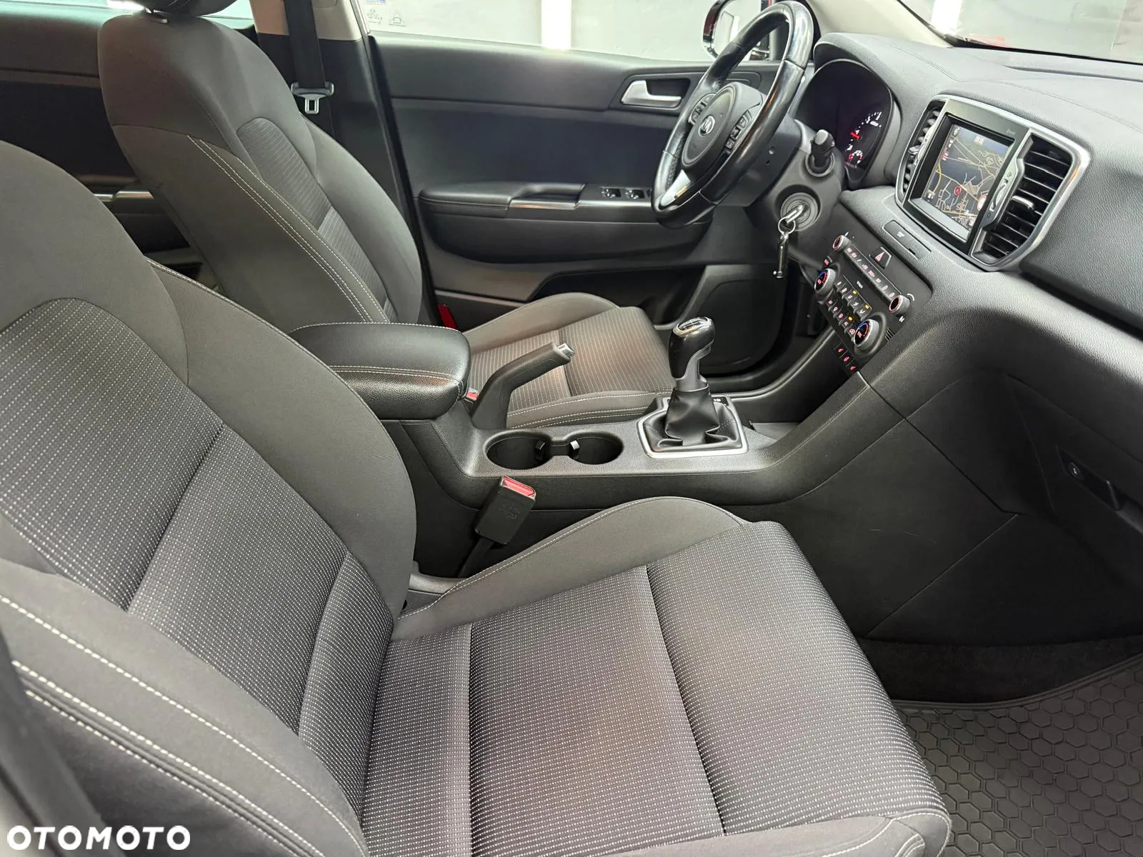 Kia Sportage 1.7 CRDI Business Line L 2WD - 29