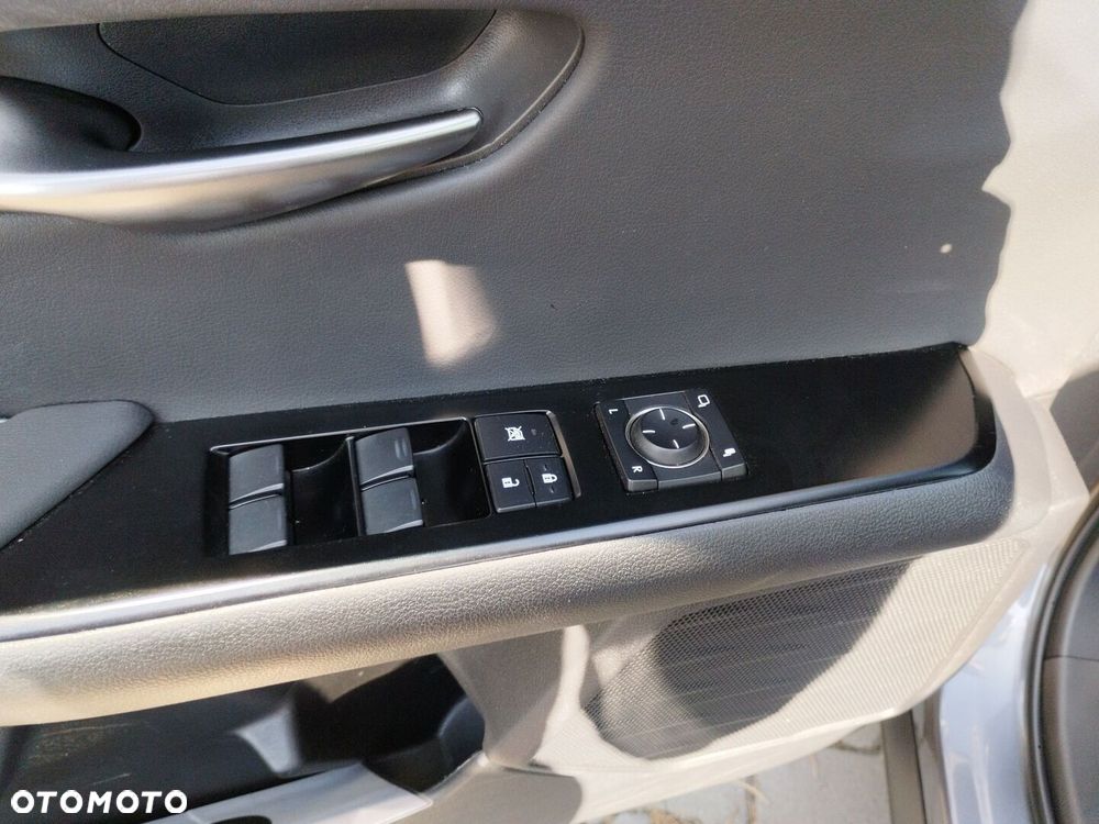 Lexus UX - 18