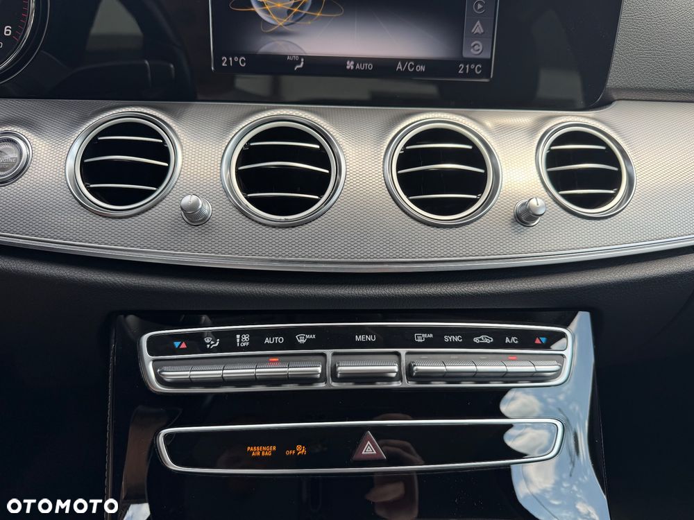 Mercedes-Benz Klasa E 220 d 4-Matic 9G-TRONIC - 22