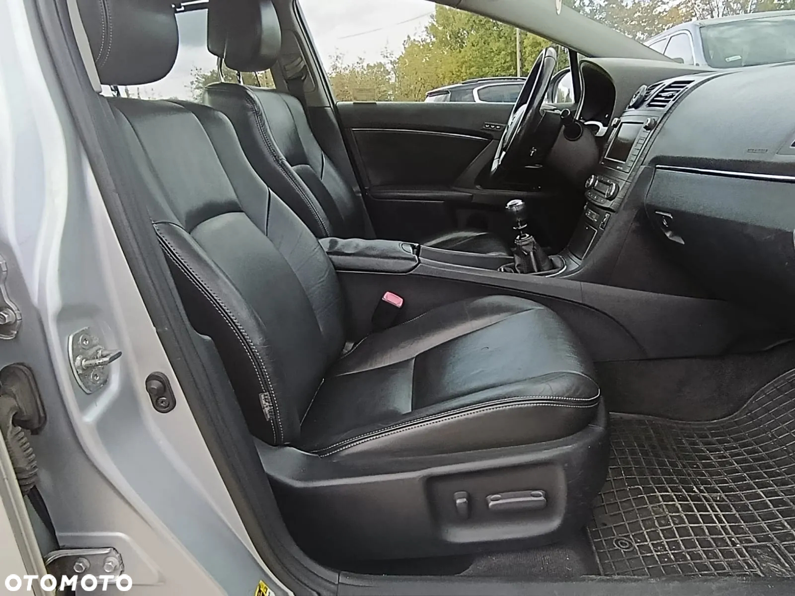 Toyota Avensis 2.0 Prestige NAVI - 33