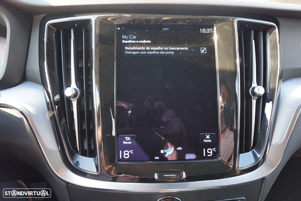 Volvo V60 2.0 B4 Momentum Core Geartronic - 51