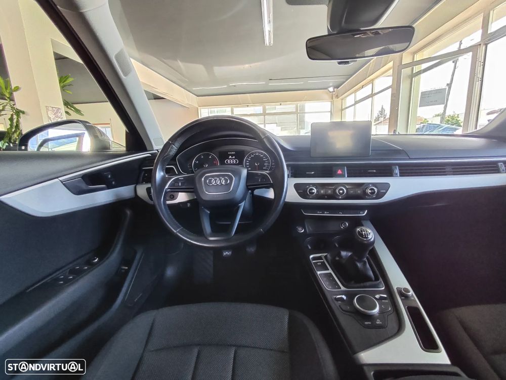 Audi A4 Avant 2.0 TDI Business Line - 24
