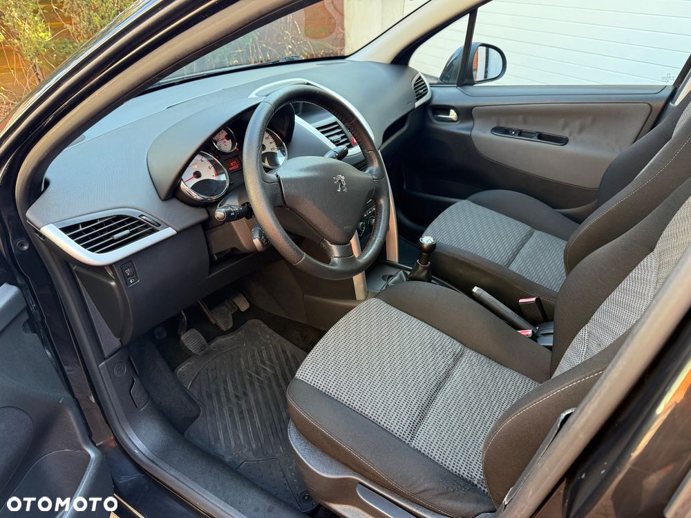 Peugeot 207 - 9