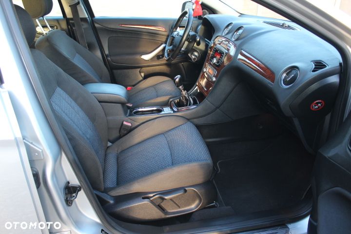 Ford Mondeo 2.0 Ghia X100 / X - 13