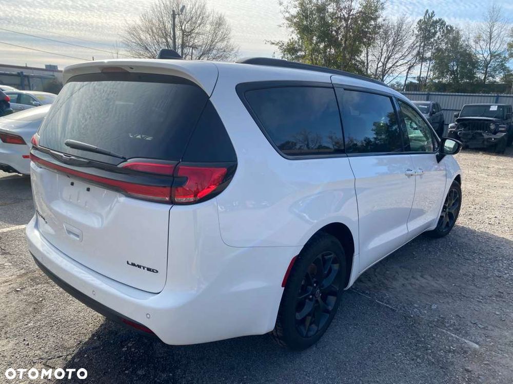 Chrysler Pacifica - 4