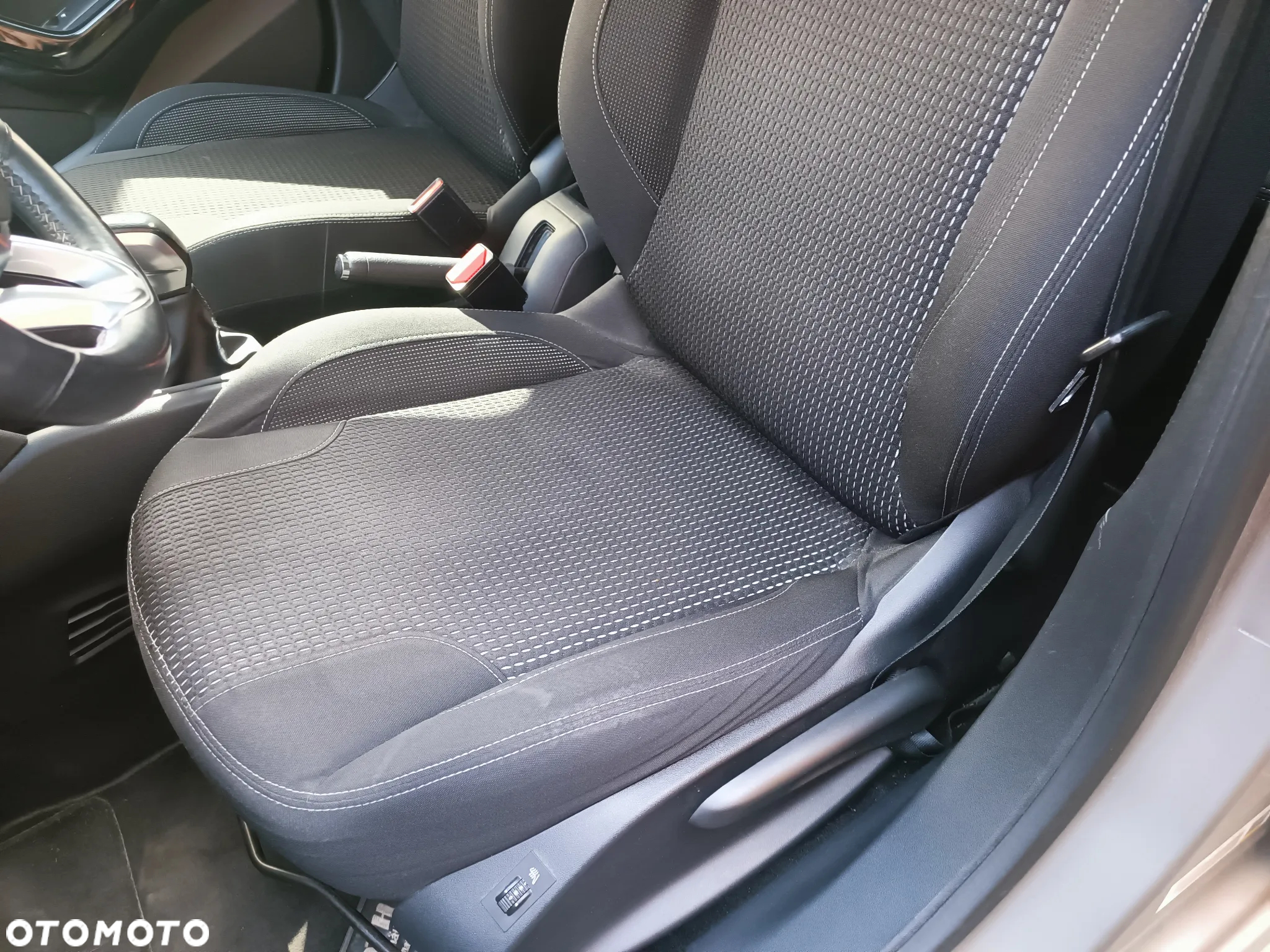 Peugeot 208 1.2 PureTech Allure S&S - 31