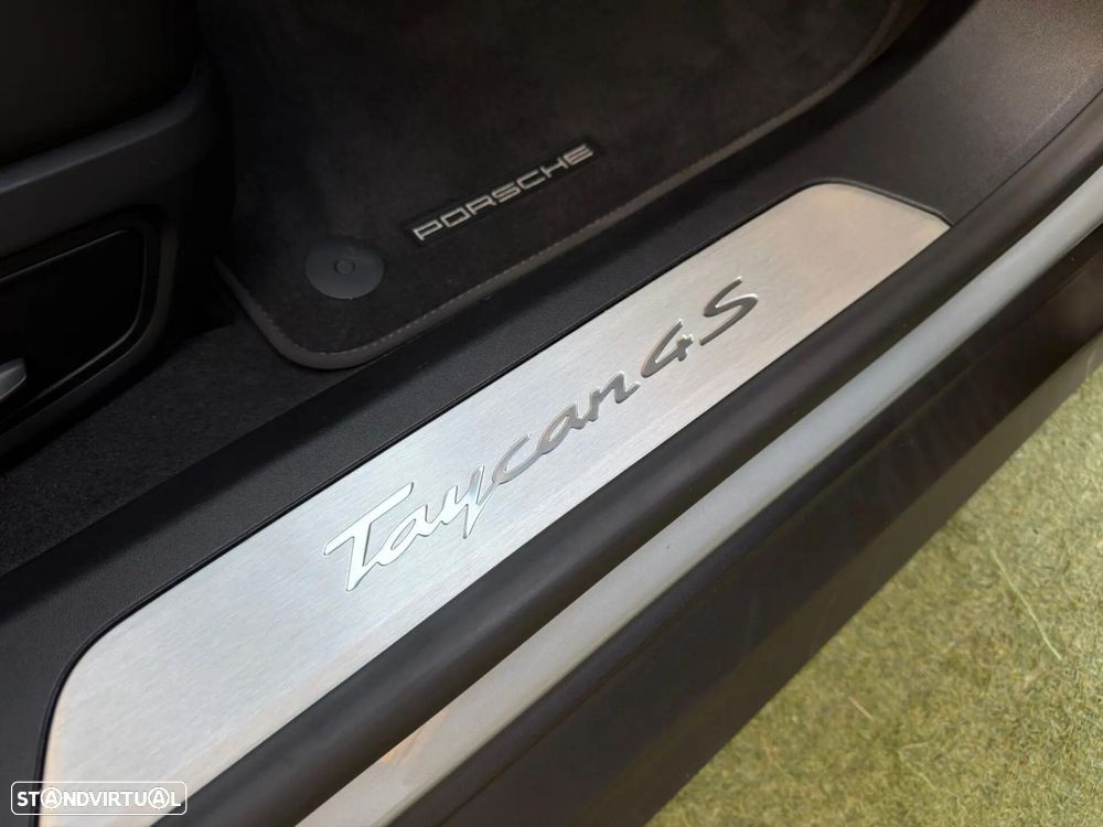 Porsche Taycan 4S - 25