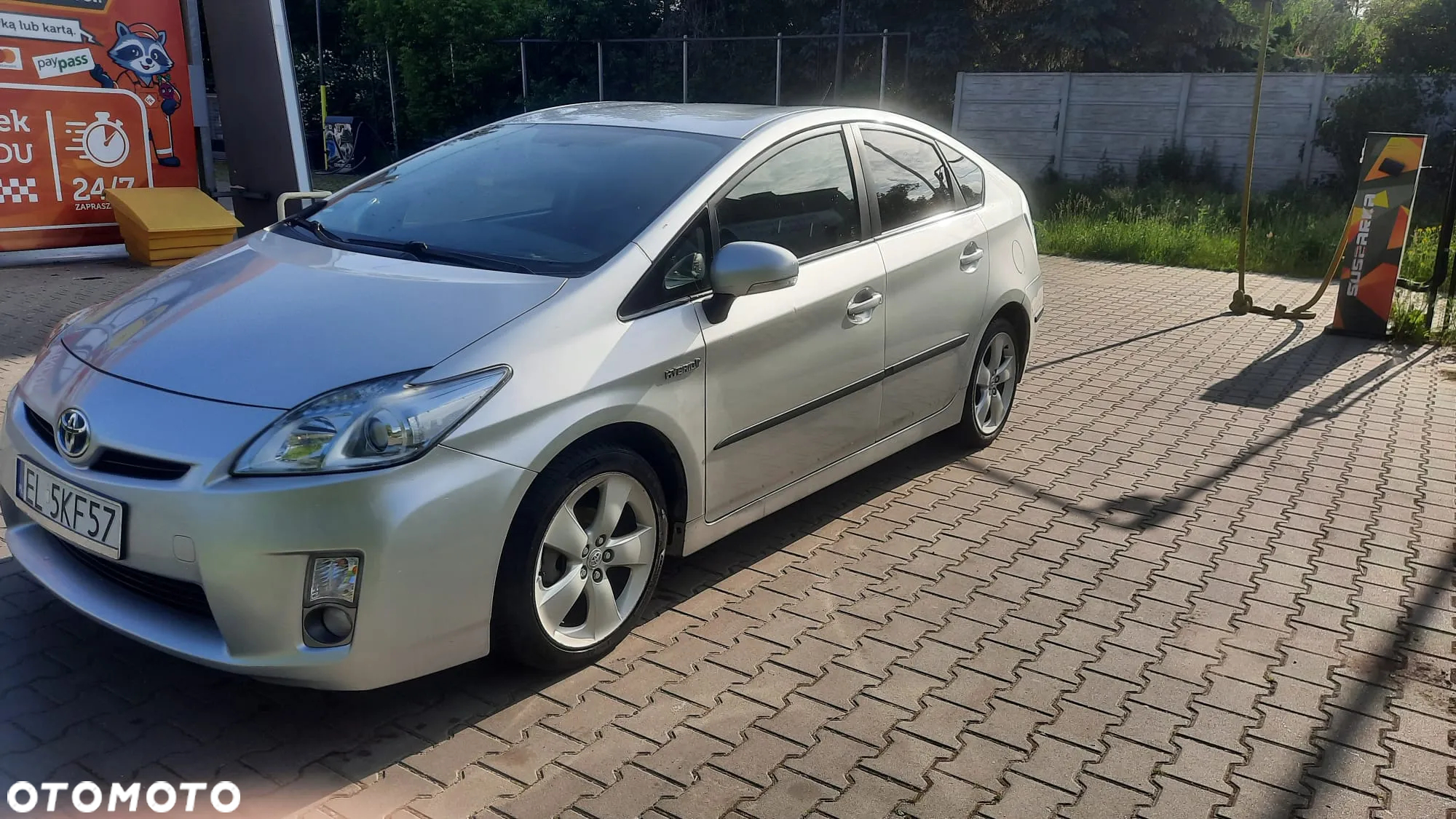 Toyota Prius (Hybrid) - 2