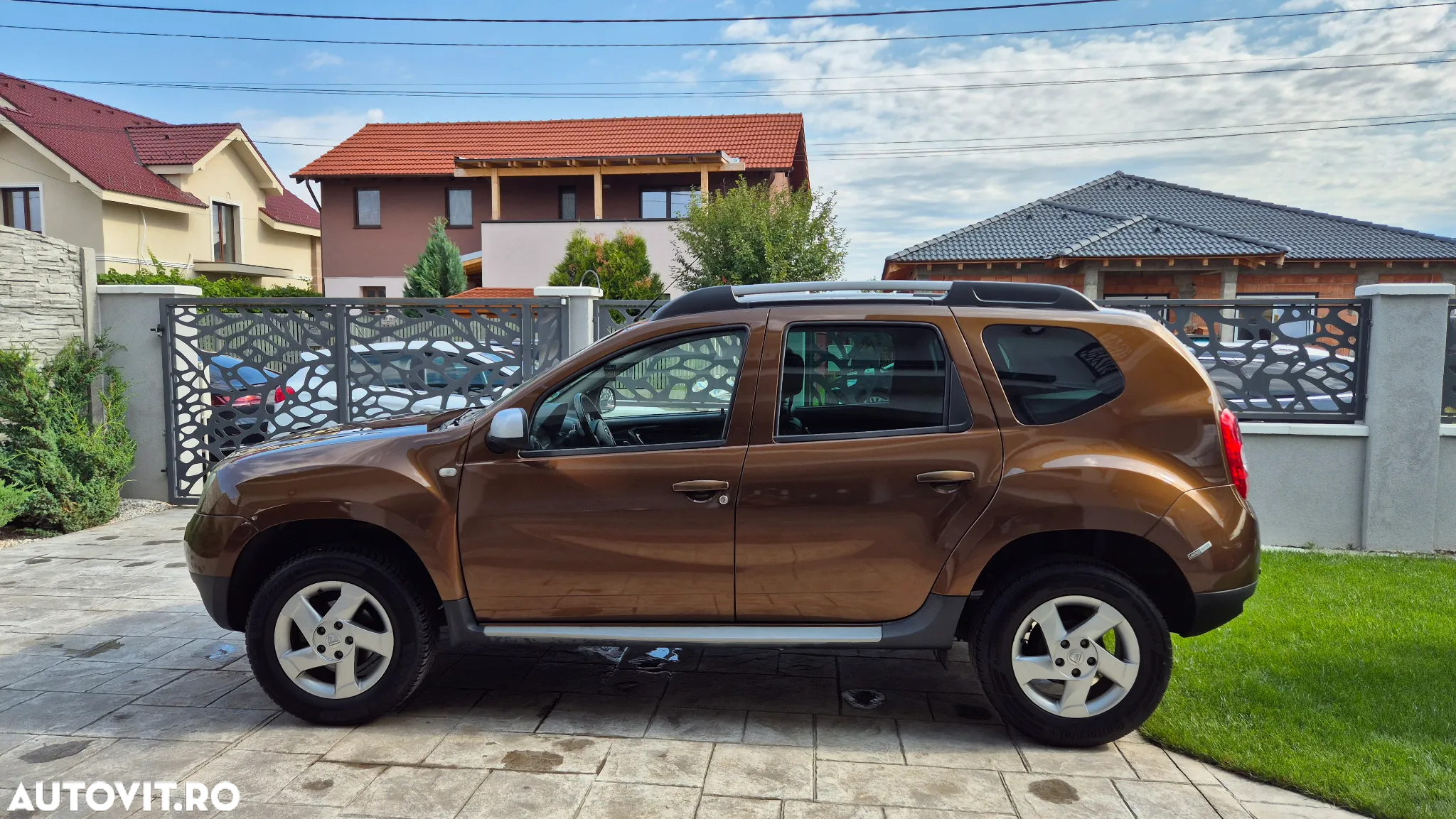 Dacia Duster 1.6 4x2 Laureate - 11