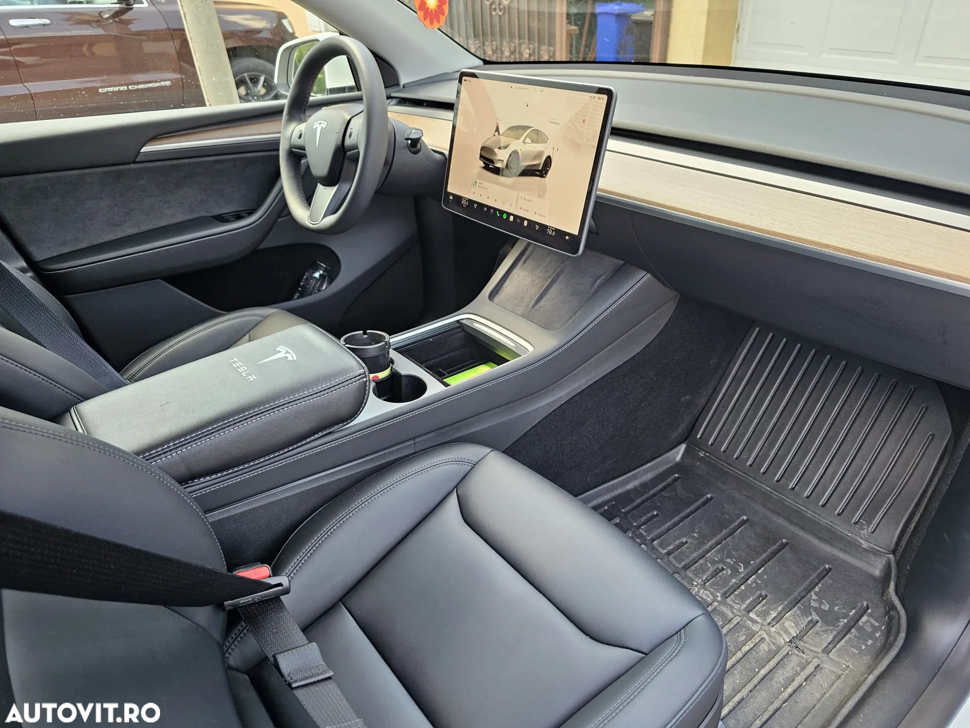 Tesla Model Y Long Range Dual Motor AWD - 2