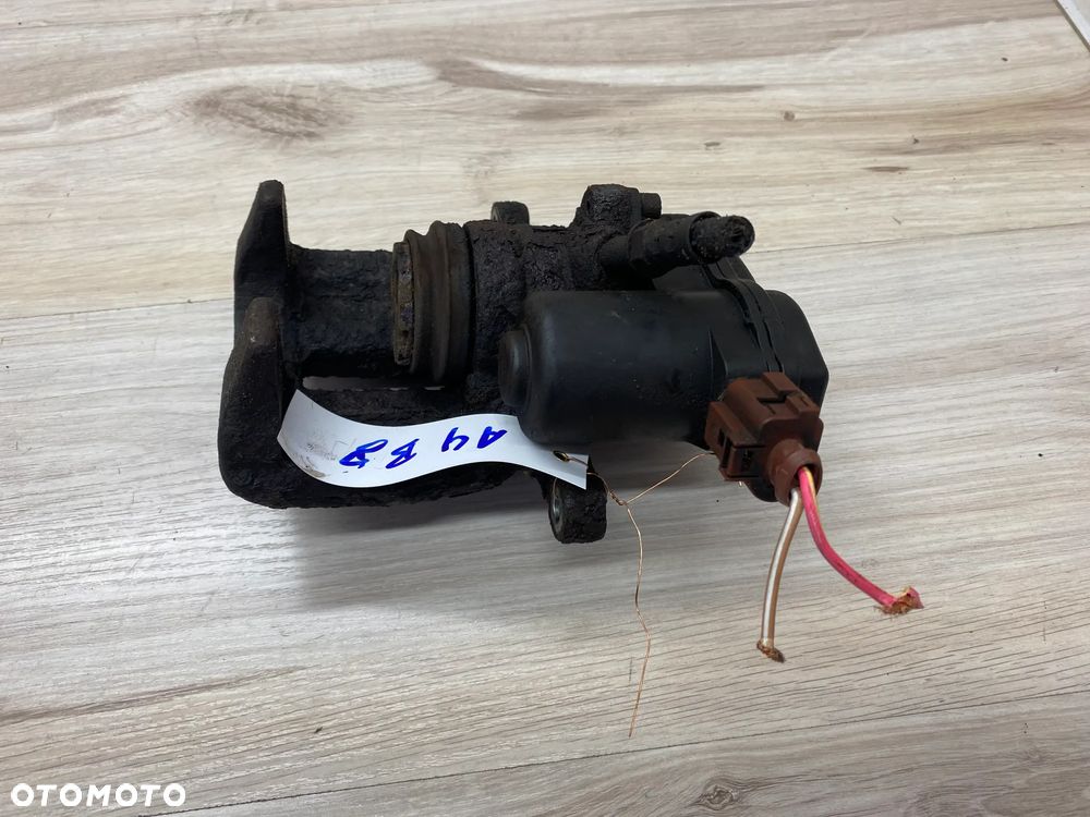 ZACISK HAMULCOWY ELEKTRYCZNY TYLNY  LEWY PRAWY AUDI A4 B8 - 2