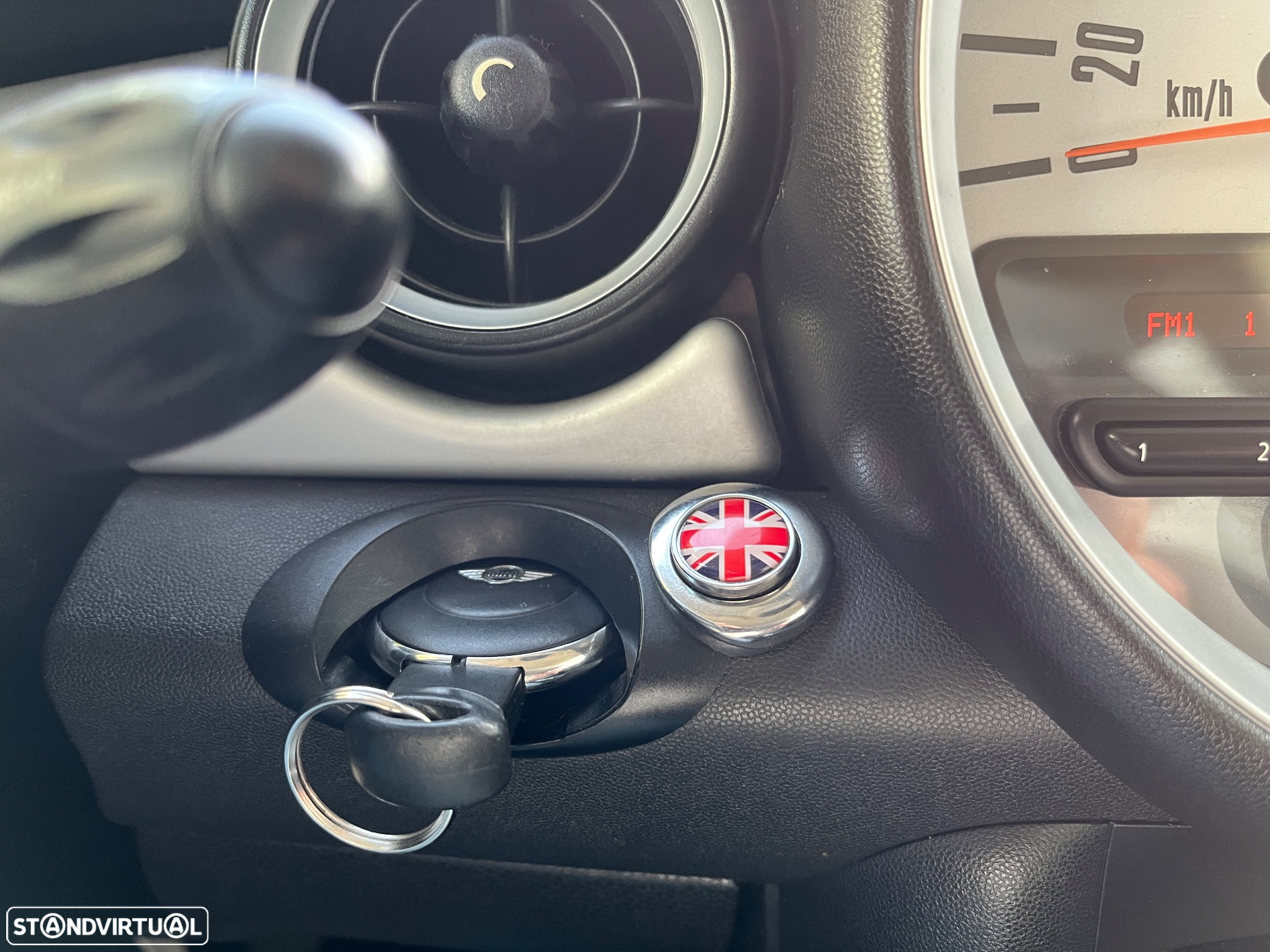 MINI 3 Portas One D - 11