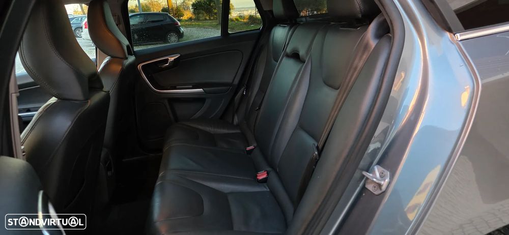 Volvo V60 2.0 D4 Momentum Geartronic - 10