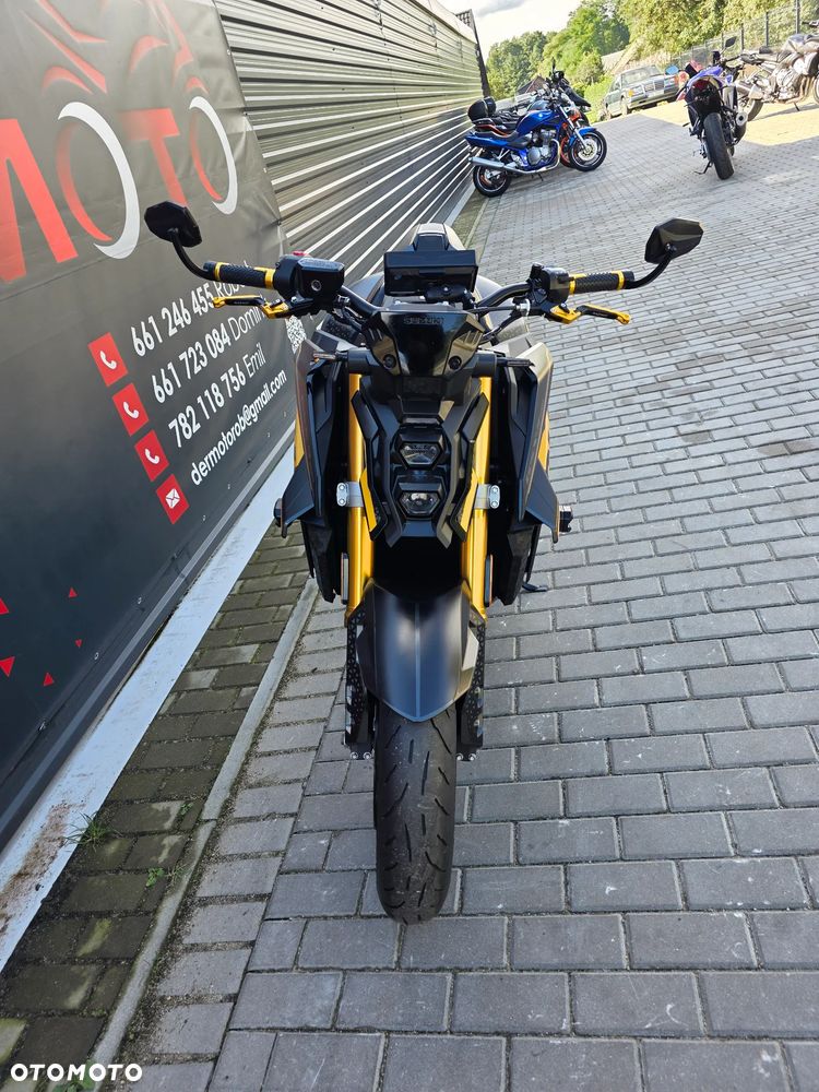 Suzuki GSX - 15