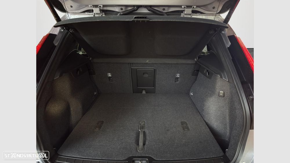 Volvo XC 40 2.0 B3 Plus Dark - 15