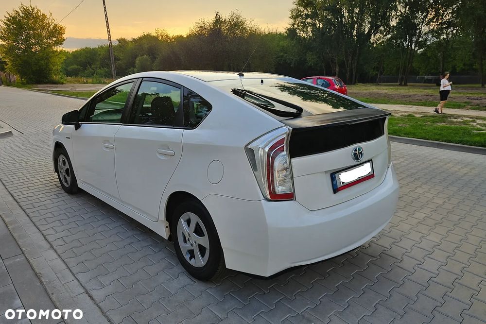 Toyota Prius - 4