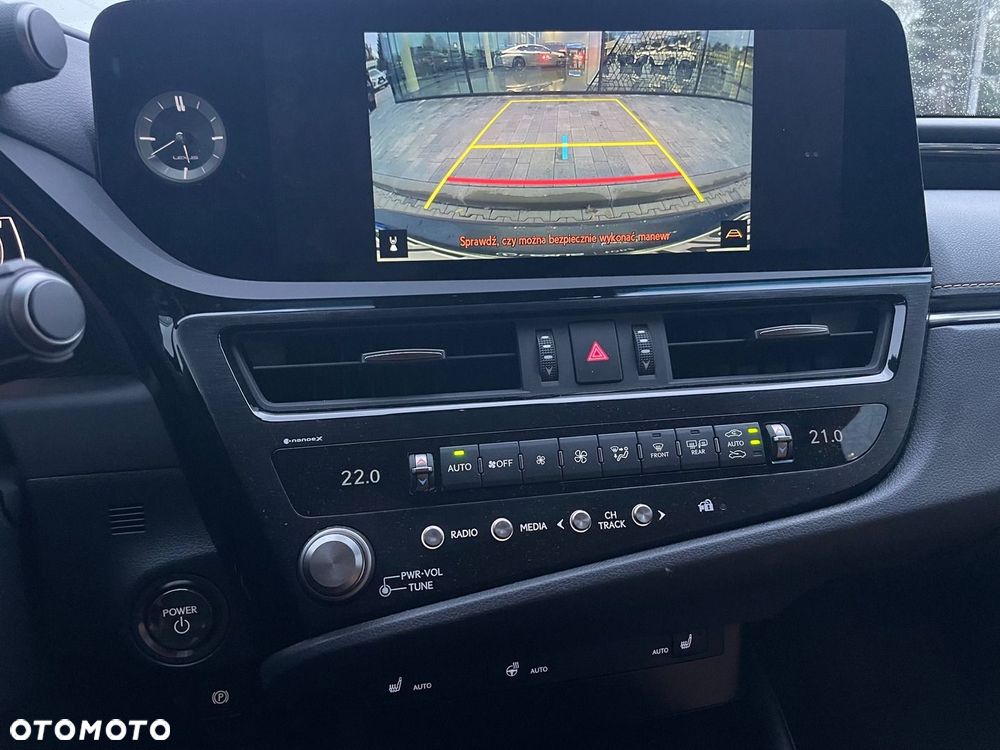 Lexus ES 300h Business Edition - 15