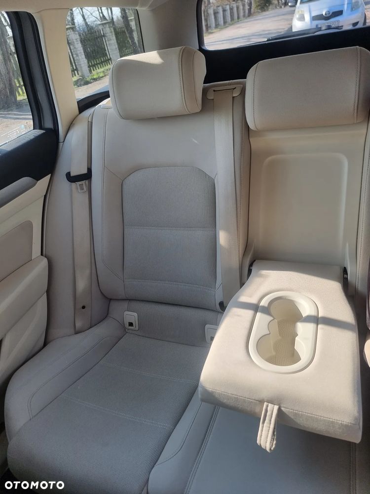 Volkswagen Passat - 16
