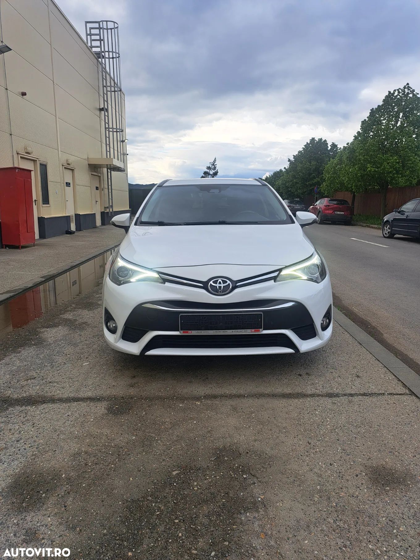 Toyota Avensis 2.0 D-4D Executive - 1