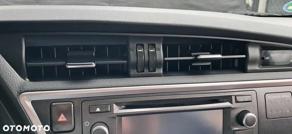 Toyota Auris 1.6 Premium Start - 32