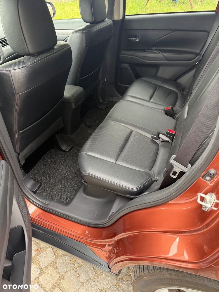 Mitsubishi Outlander - 11
