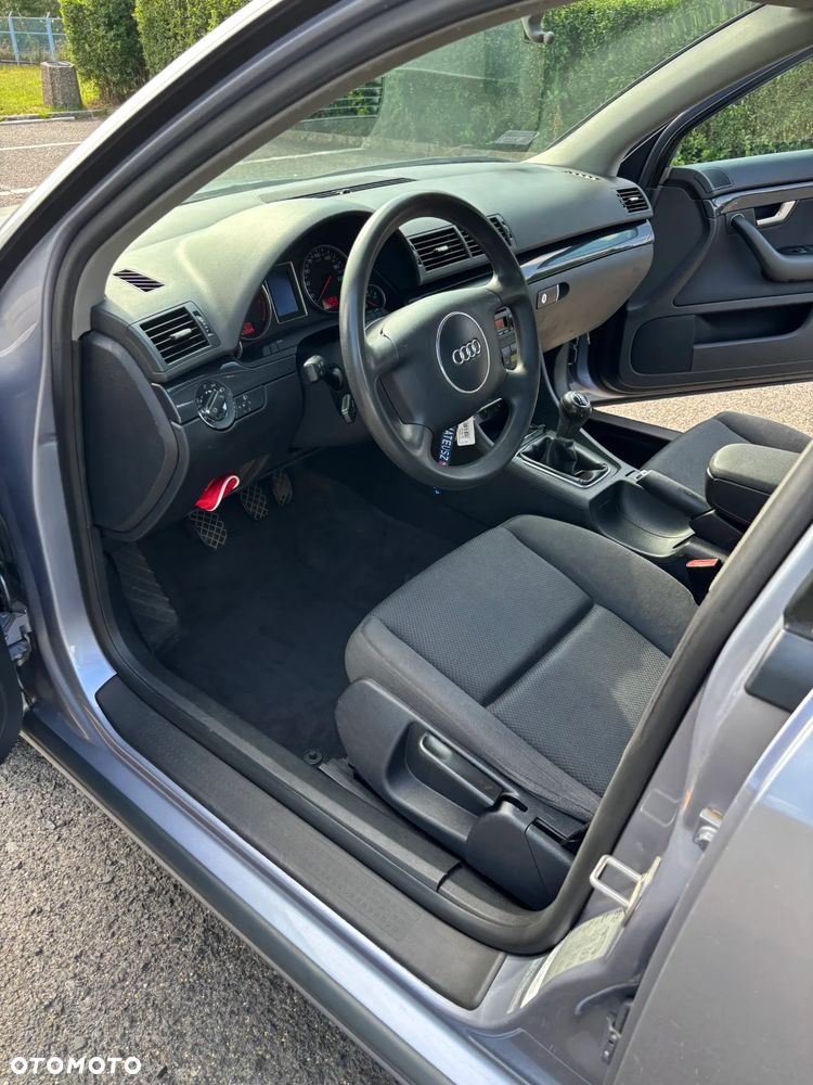 Audi A4 Limousine - 4
