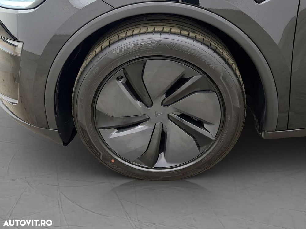 Tesla Model Y Long Range Dual Motor AWD - 7