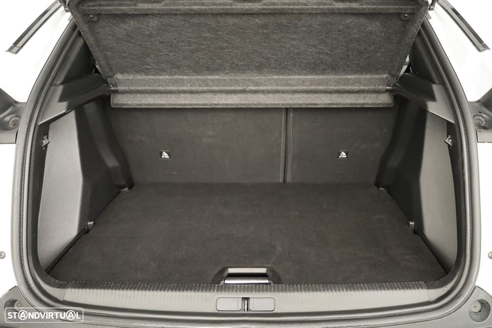 Peugeot 2008 1.2 PureTech Allure EAT8 - 23