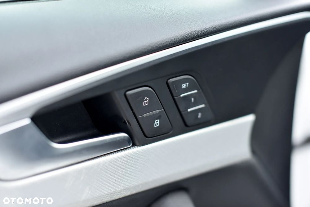 Audi A4 Limousine 2.0 TFSI ultra S tronic design - 26